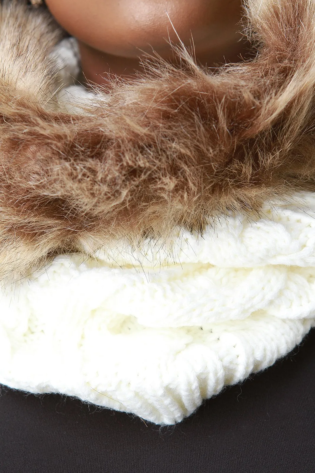 Cable Knit Faux Fur Trim Circle Scarf