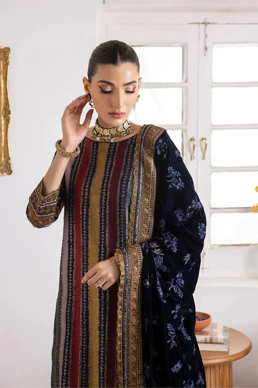 Iznik | Festive Velvet 23 | IV-29 SITARAH