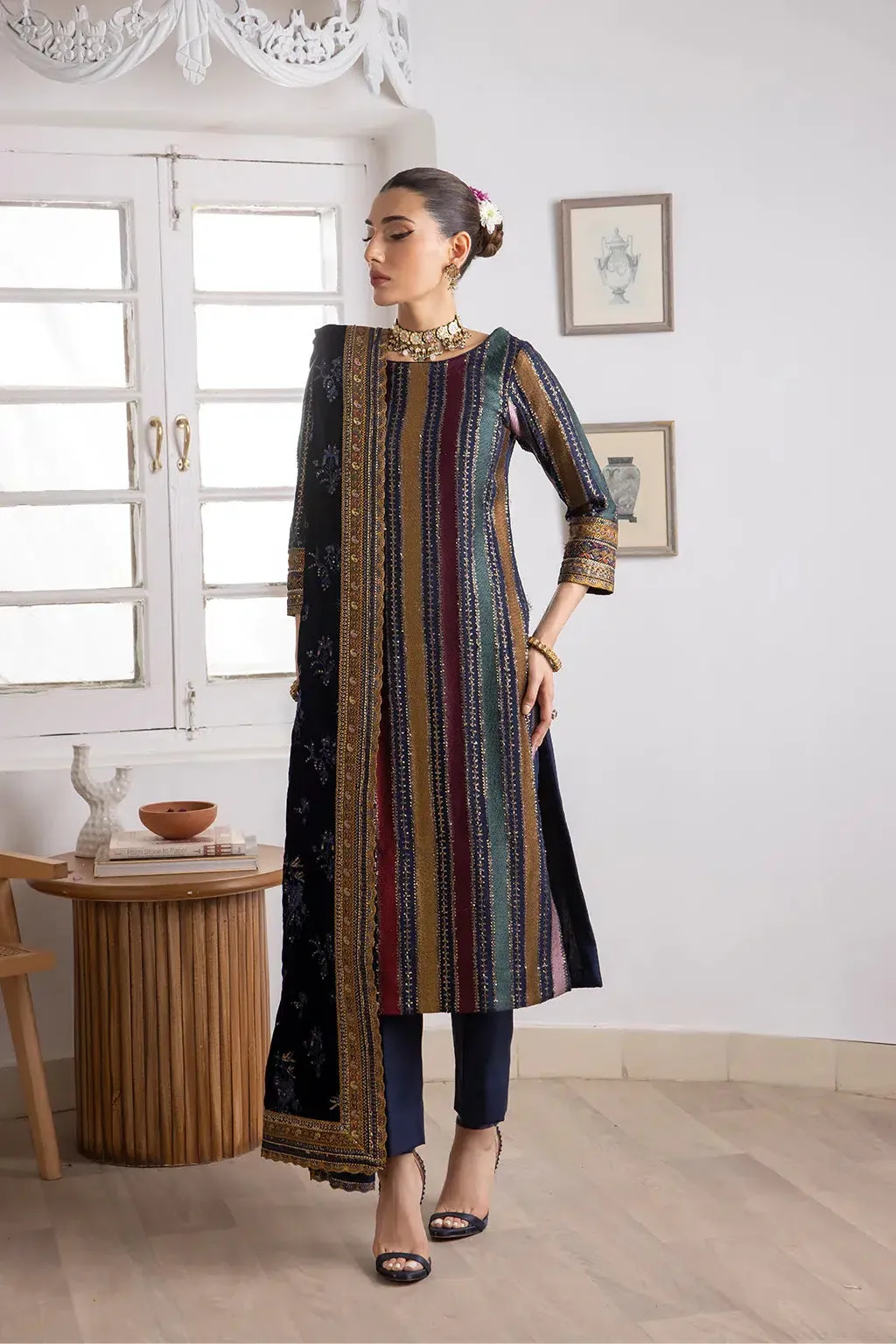 Iznik | Festive Velvet 23 | IV-29 SITARAH